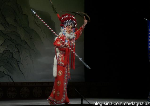 九尾狐化身为美女也妖娆