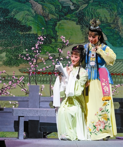 鄞越版《红楼梦》吸引新老观众进剧场