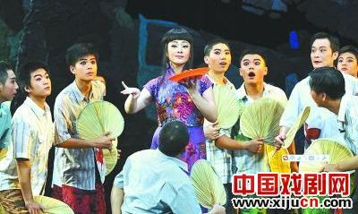 关栋天领衔演出京剧《生活秀》