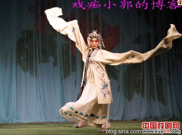 河南省曲剧团牛艳荣演出《周仁献嫂&middot;哭坟》