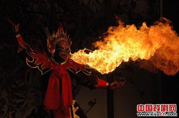 6月21日 成都市川剧院赴龙泉驿国光电子厂演出