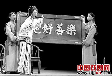 豫剧《刘青霞》广泛吸纳社会各界的意见和建议