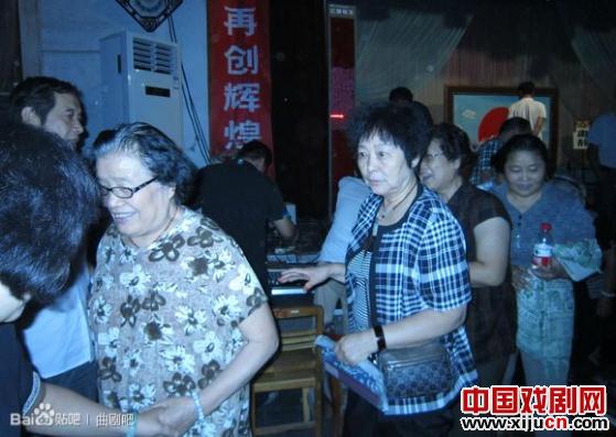 曲剧表演艺术家张晓凤，越调表演艺术家袁秀莲