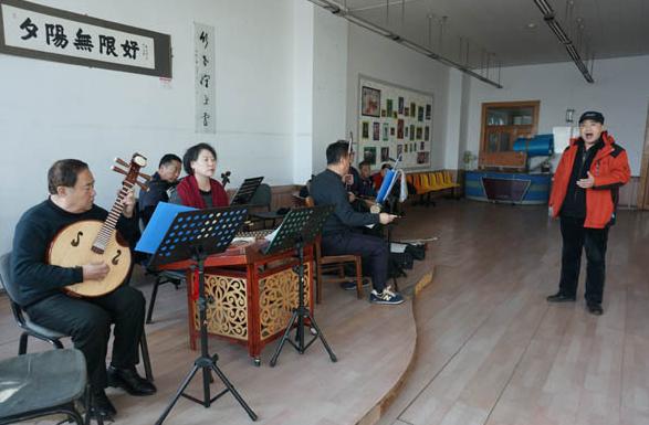 老评剧艺术家退休后继续组团唱评剧