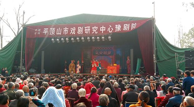 舞台搭在田间 豫剧院把戏送给农民