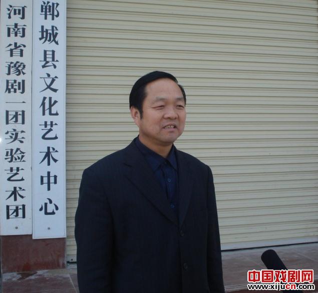 刘永生与他创办的河南省豫剧一团郸城县实验团