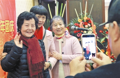 宁波专区越剧团举行六十周年团庆