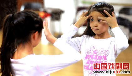 京剧小名角郝莲洁