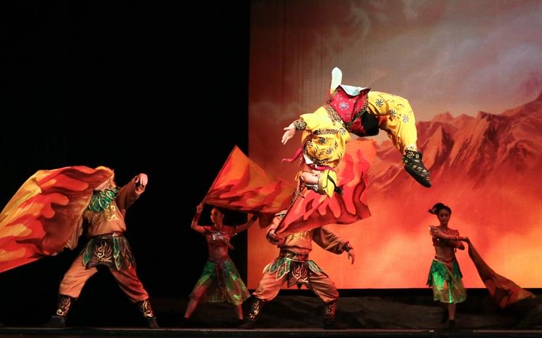 四川省川剧院里的娃娃观众们