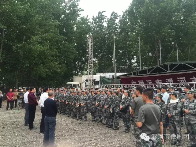 河南省剧协主席李树建一行看望慰问漯河市豫剧团