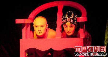 《红白寓言》将京剧和日本&ldquo;舞踏&rdquo;相结合