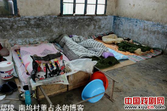 河南农村民营豫剧团女演员住处安阳豫北红脸王