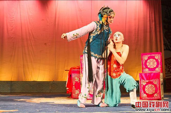 川剧小品《皮筋滚灯》