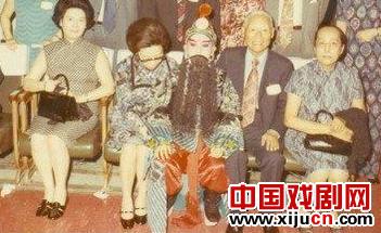 蔡康永曝光自己幼年京剧《四郎探母》扮相的照片