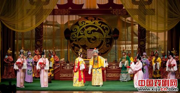 李胜素、于魁智新排《太真外传》叫好又叫座