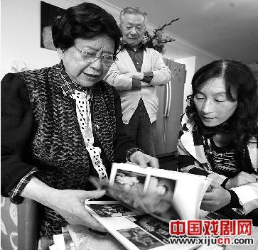 毕春芳捐赠个人收藏的珍贵资料