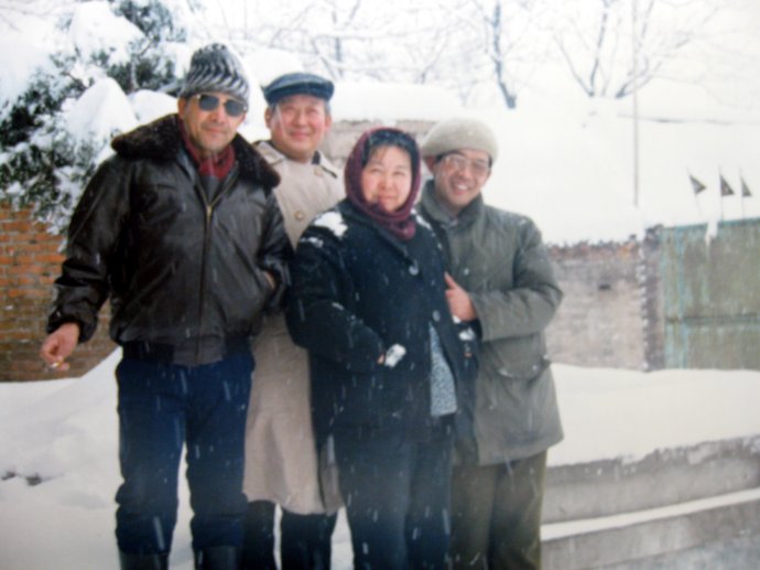 1981年冬天魏云与韩玉生、郭建民、王英风《魏云的爱人》,在河南农村深入生活留影