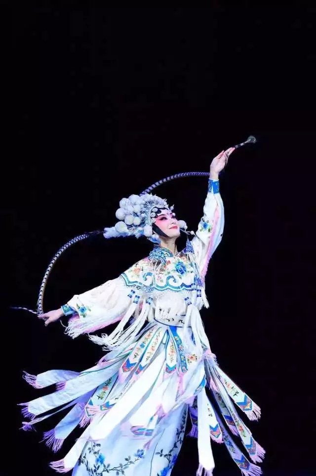 周星雨:以公益为生活方式的川剧新星