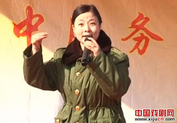 新乡豫剧演员茹新英带病演出