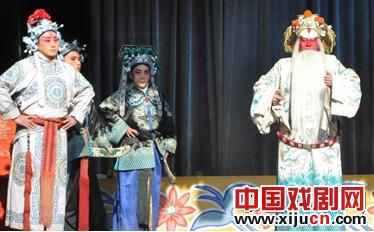 山东省茌平县豫剧团为老人们演出豫剧大戏