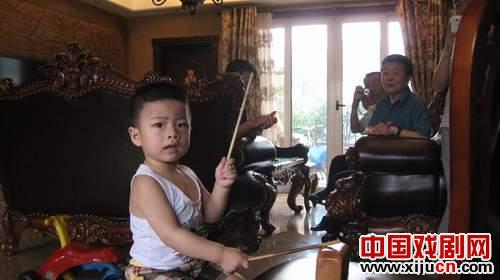 唐陈弟：花甲温商的皮黄情结