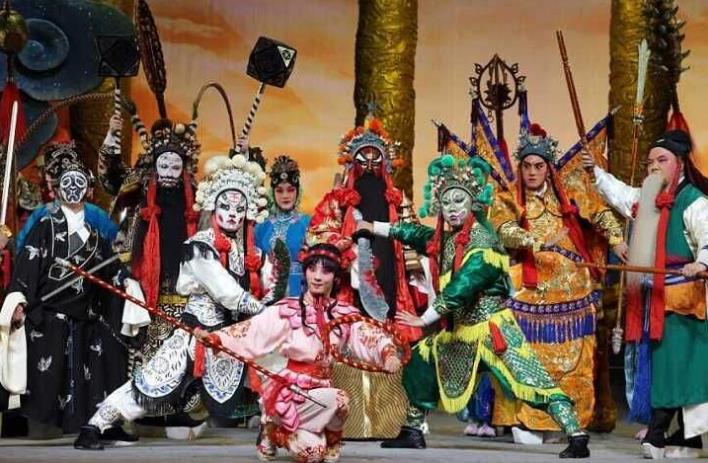 全国11个艺术院团派出上百位优秀演员联手打造京剧《大闹天宫》