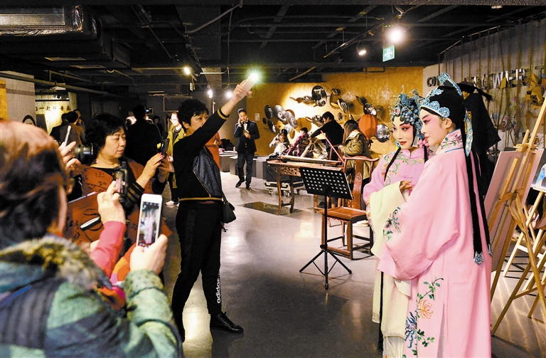 跨界互动，让评剧时尚起来