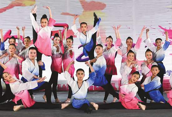 南充：00后非遗&ldquo;传承人&rdquo;校园首秀川剧绝活