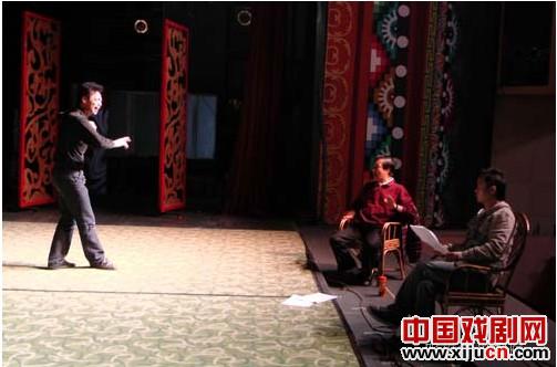 四川省川剧院排演川剧折子戏《下烛影》