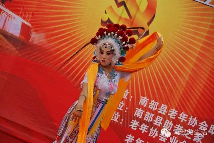 南部国民川剧团将非物质文化&mdash;&mdash;古风今韵话川剧《人间好》片段奉献给广大观众