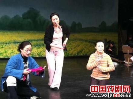 茅威涛赶排越剧《春香传》最新图片