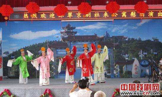 环翠京剧社为老人们演出《贵妃醉酒》《锁麟囊》《戴诺》等经典剧目