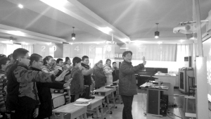 王起久给孩子们带来一堂诙谐有趣的川剧艺术课