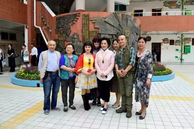 沈铁梅院长和“铁丝”亲切合影