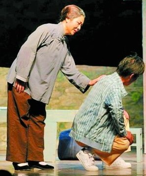 四川省豫剧团在第二届中国豫剧节上连演两场大型现代豫剧《娘》