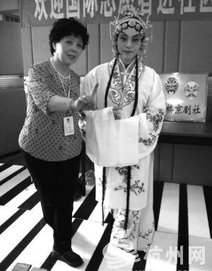 金桥京剧社欢迎孩子和年轻人来感受京剧文化