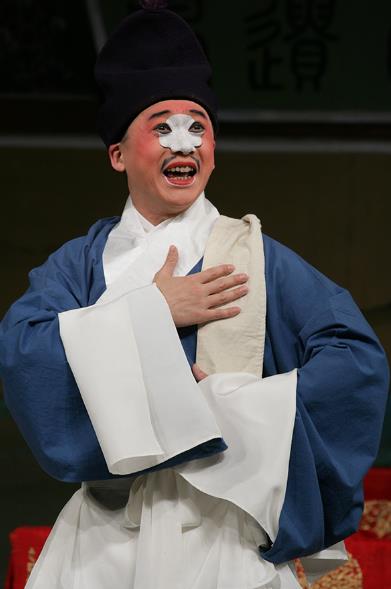 《宋江题诗》剧照严庆谷饰酒保