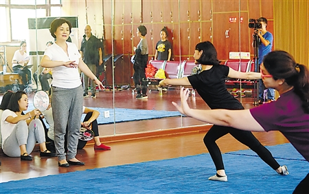 川剧院老师训练学员