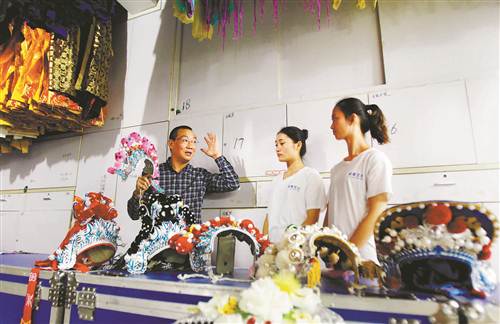 &ldquo;黎跟斗&rdquo;大刀阔斧搞改革 綦江川剧团起死回生