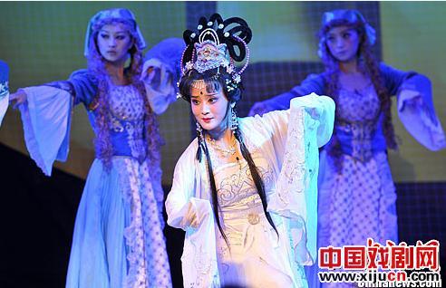 肃京剧团上演新版安徒生童话京剧《野天鹅》