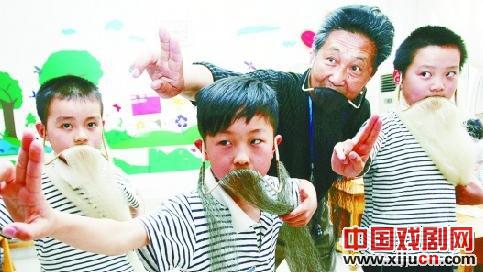 潍坊北海学校京剧进课堂