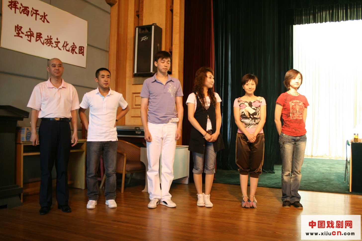 小剧场京剧《浮生六记》主创阵容集体亮相