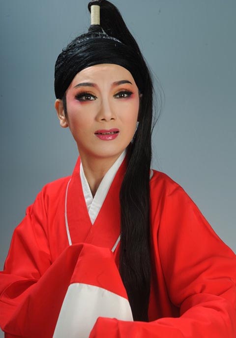 马誉嘉(原名:马央央)