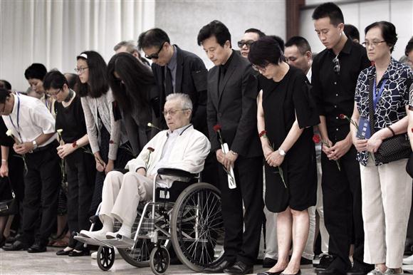 越剧表演艺术家毕春芳追悼会举行