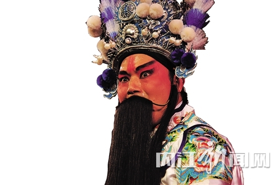 汗水浇灌川剧路 孜孜不倦攀高峰