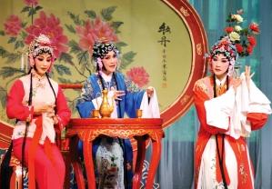 扬州报业传媒集团携手江苏新能源置业集团举办的2012新春越剧专场