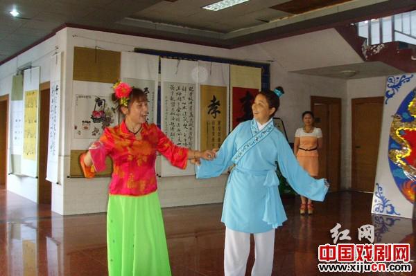 (澧县花甲京剧演员排练现场)