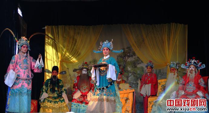 许昌县豫剧团演出传统名剧《桃李梅》