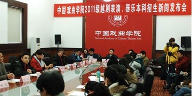 茅威涛任教中国戏曲学院越剧本科班