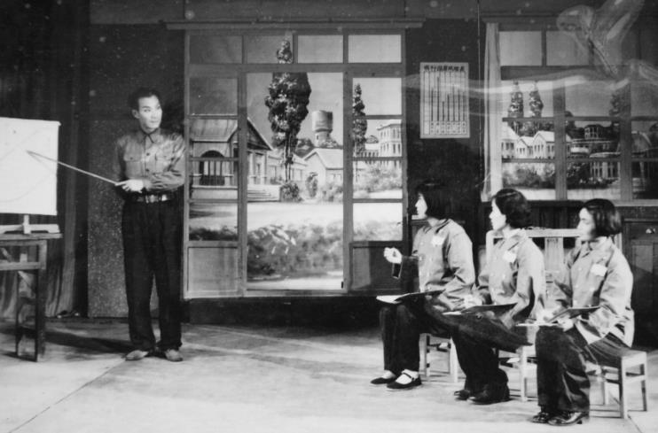 高少亭在《女飞行员》中饰教官